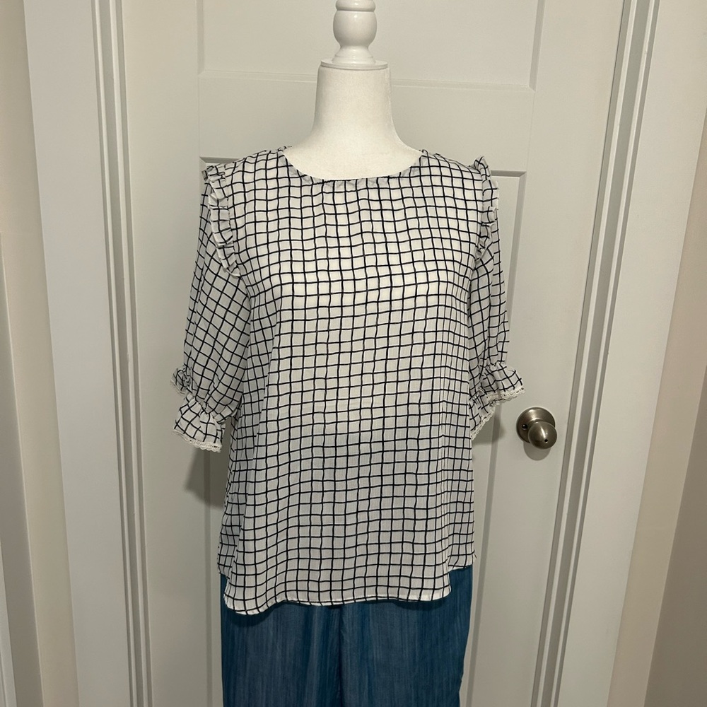 Women's Black and White Checkered Top